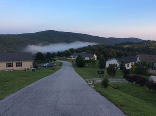 210 Mountain Shadow Ln, Hendersonville, NC 28792