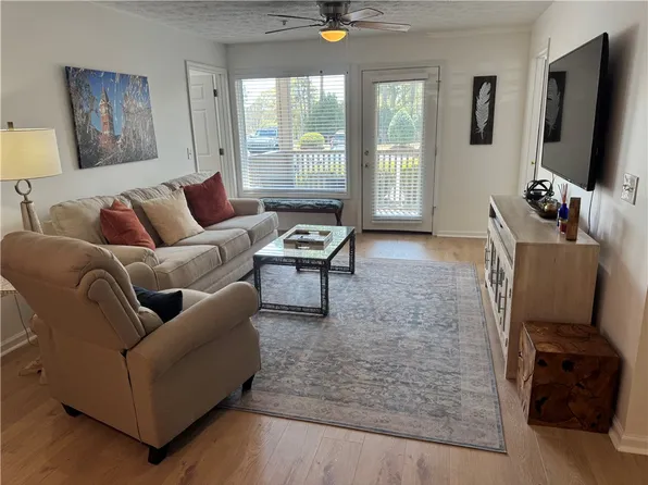 730 W Magnolia Ave APT 2-101, Auburn, AL 36832