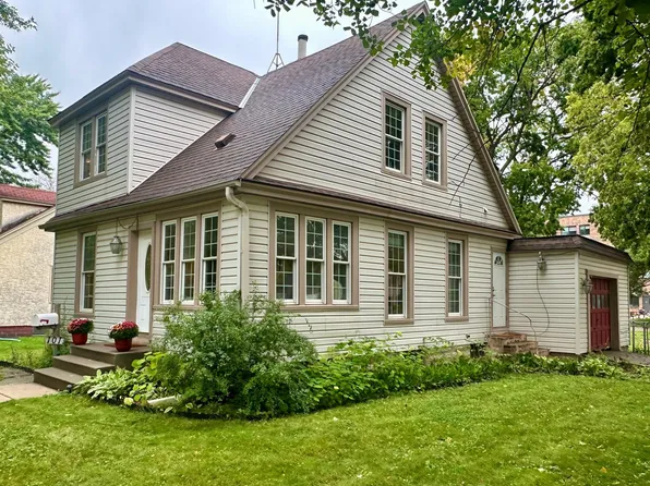101 3rd St W, Jordan, MN 55352