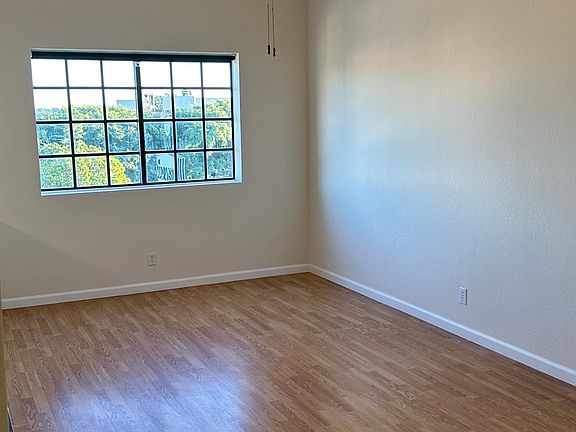 5th image of 3780 Ocean View Ave APT 10