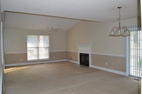 2nd image of 216 Oak Creek Cir