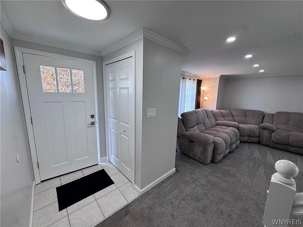 3 bed, 1.5 bath, 2324 sqft, $1,900 — Photo 4