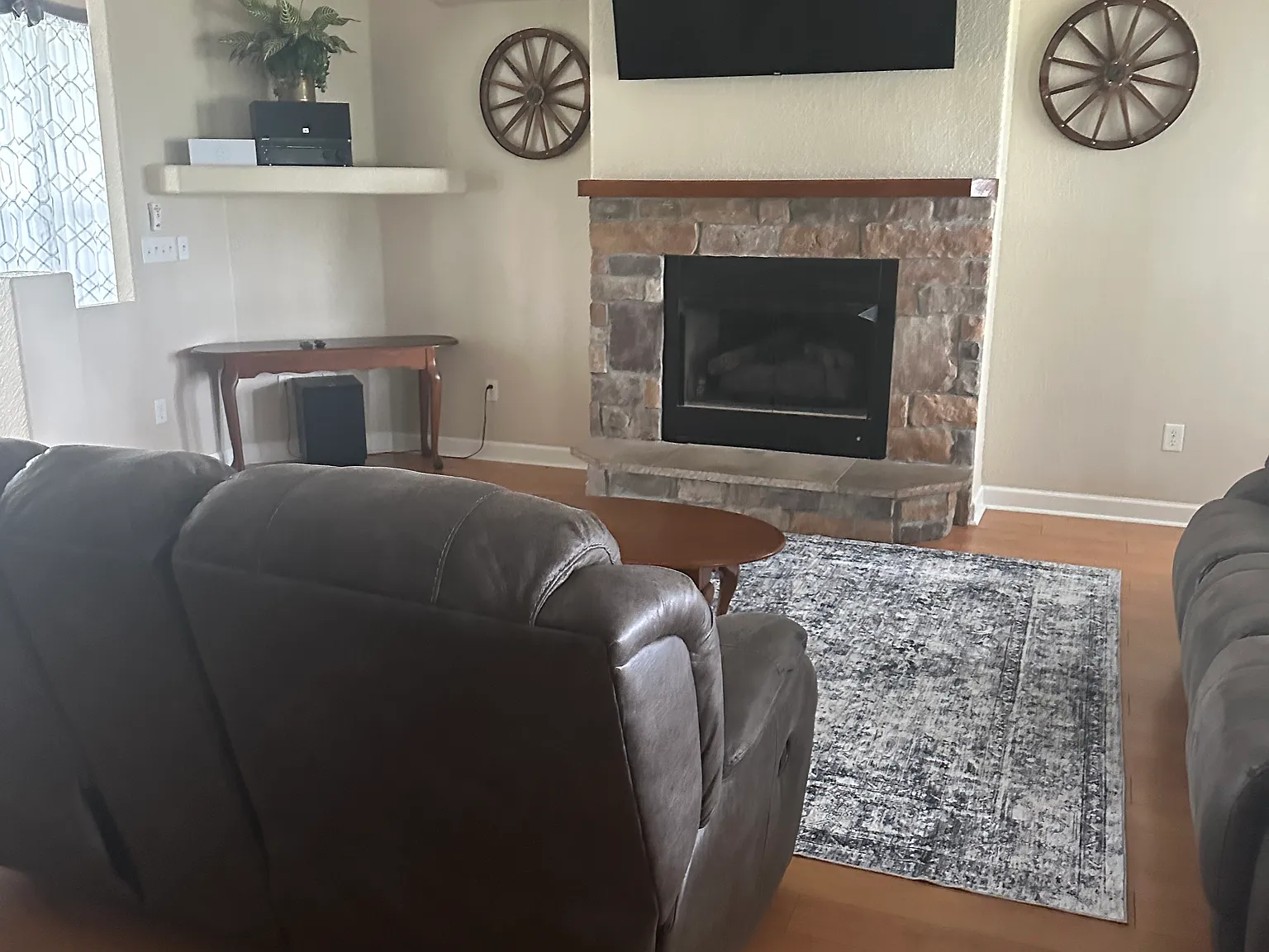 5 bed, 3373 sqft, $1,500 — Photo 2
