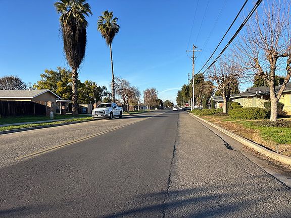 3rd image of 415 N Minnewawa Ave