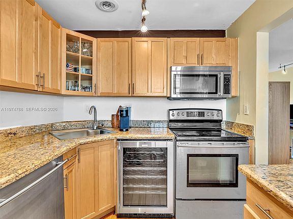 5th image of 1236 Alton Rd APT 402