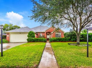 8401 Rayleine Dr, Pearland, TX 77584
