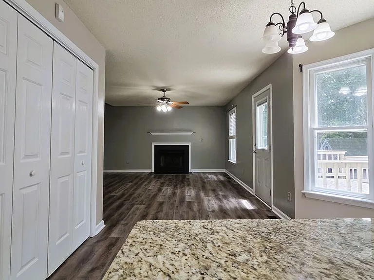 2519 Providence Creek Rd N — Photo 11
