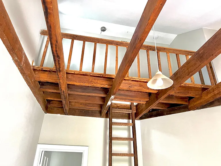 406 E 31st St — Photo 31