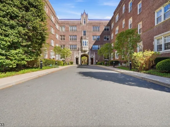 133 Summit Ave BLDG 5 #43, Summit City, NJ 07901