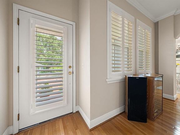 5th image of 250 2ND AVENUE SW