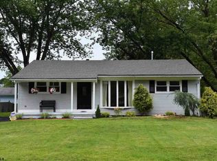 6 Pine Ln, Williamstown, NJ 08094