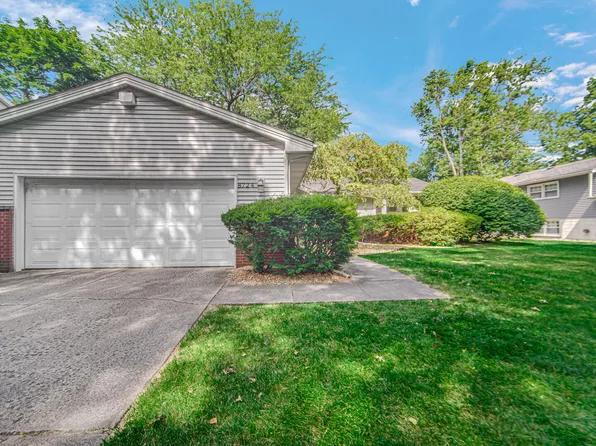 8724 Schreiber Dr, Munster, IN 46321