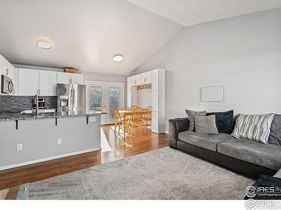 3rd image of 807 Bitterbrush Ln
