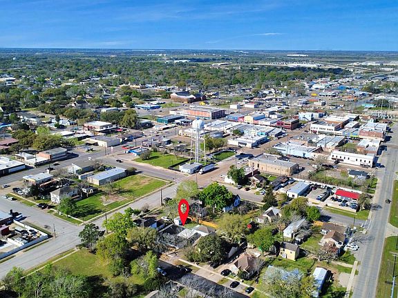 2nd image of 820 6th St