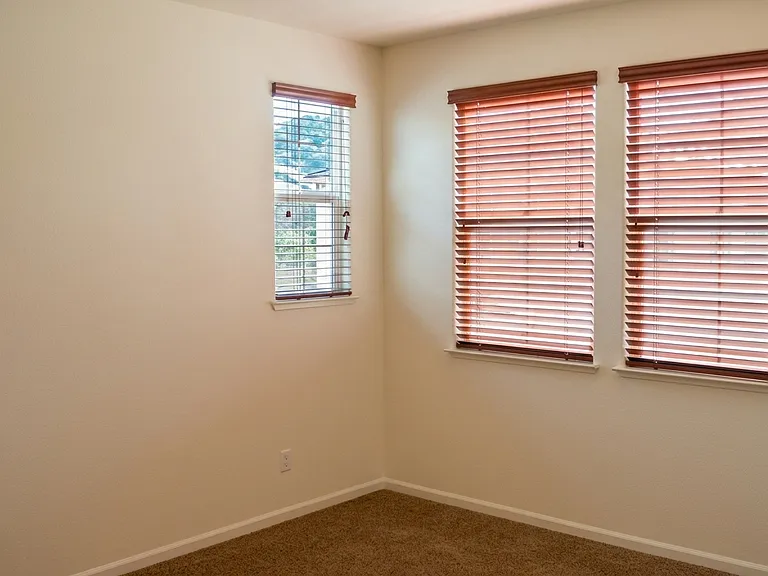 437 Carema Ct — Photo 14