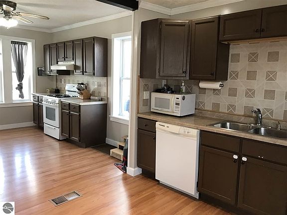 4th image of 404 3rd St