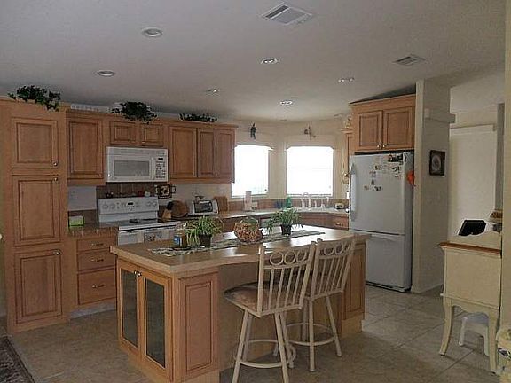 2nd image of 929 E Norman St