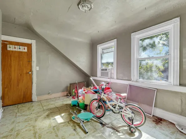 46 Highwood Terrace image 6 of 30