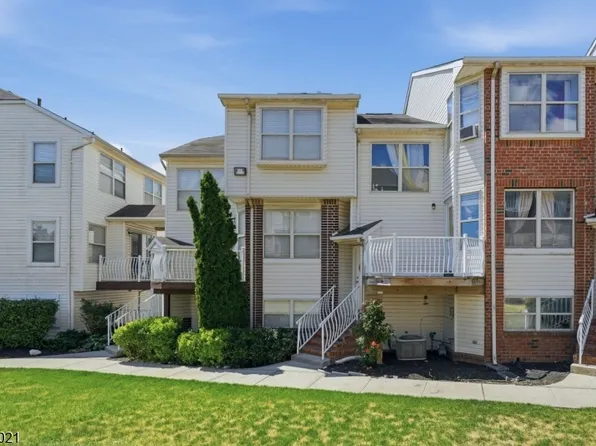 726 Harbortown Blvd, Perth Amboy City, NJ 08861