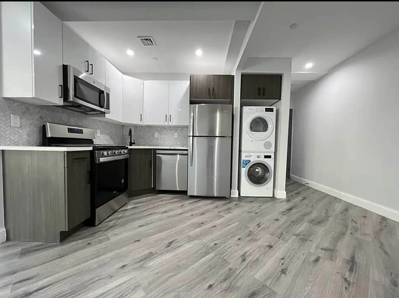 131 Stanhope Street — Photo 1