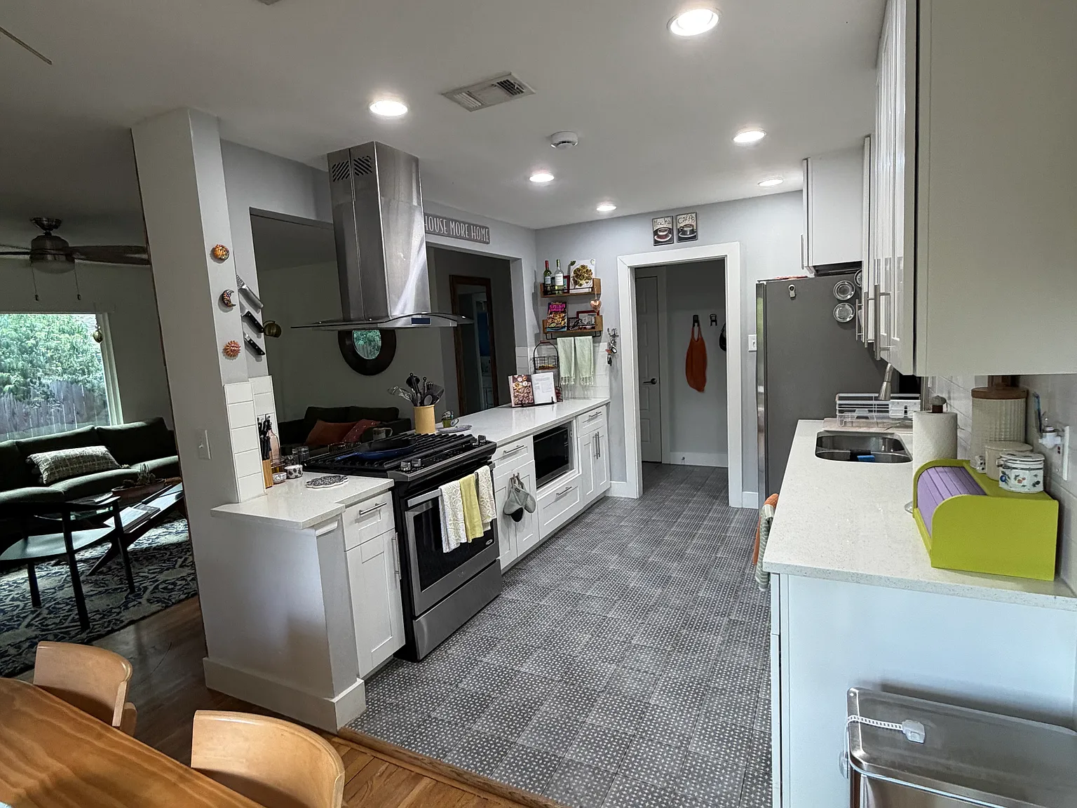 3 bed, 1300 sqft, $2,625 — Photo 4