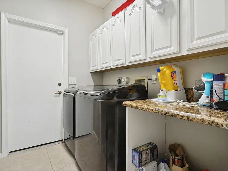 13823 Callington Dr — Photo 24