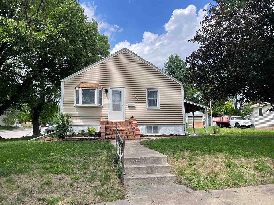 1st image of 904 18th St