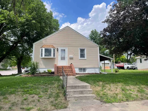 904 18th St, Gothenburg, NE 69138