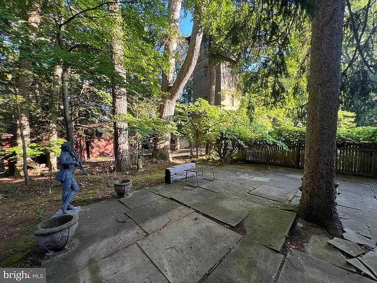 51 Elfman Dr — Photo 8