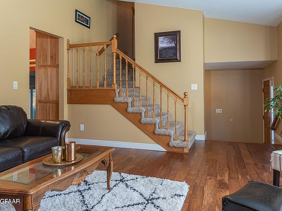 4th image of 366 Woodland Cir