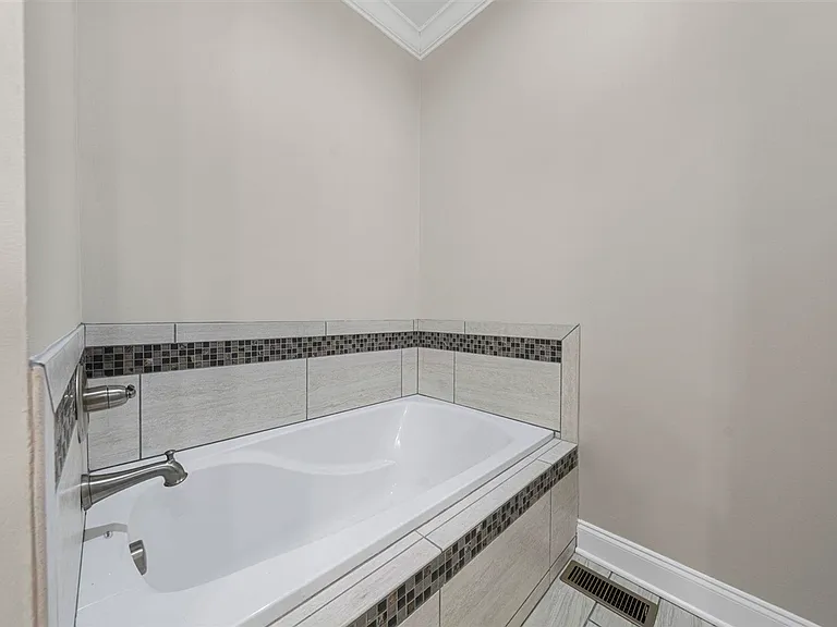 457 Adalynn Cir — Photo 19