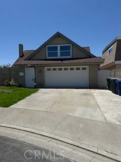 4 bed, 2.5 bath, 2257 sqft, $5,950 — Photo 2