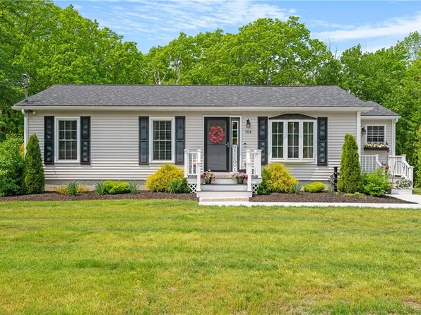 704 Hill Rd, Pascoag, RI 02859