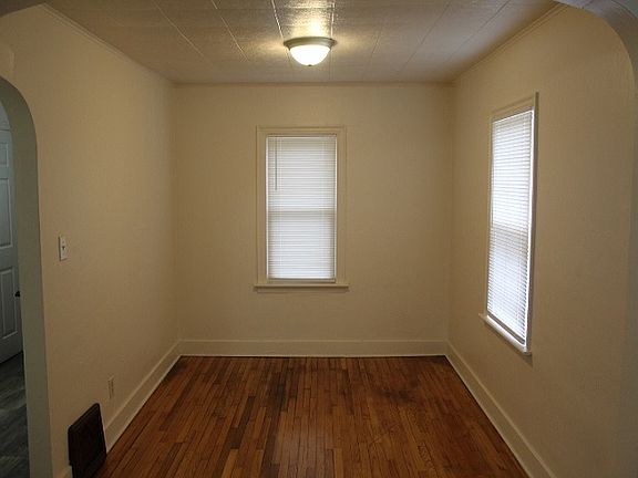 3rd image of 1073 Jennings Ave