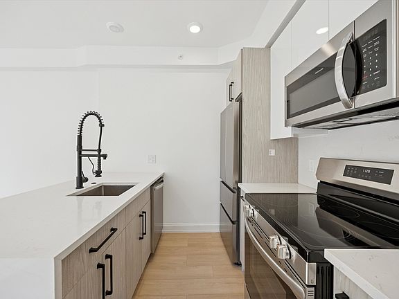 3rd image of 6639 Chester Ave #100