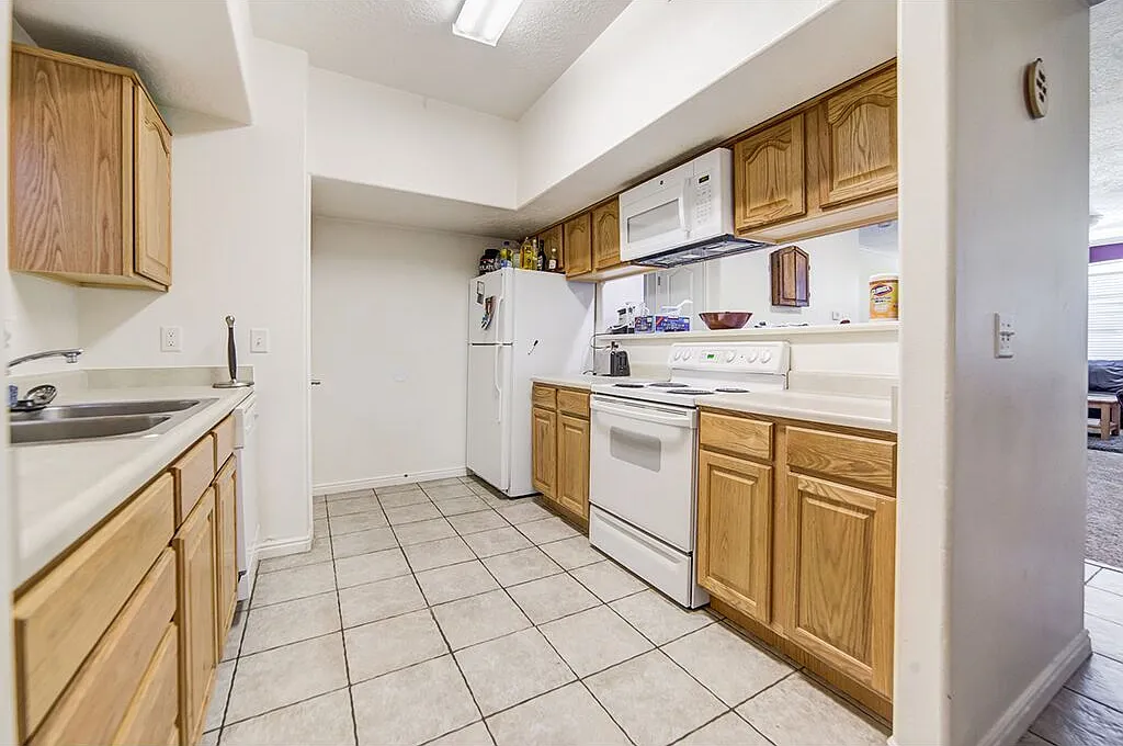 4 bed, $659 — Photo 2