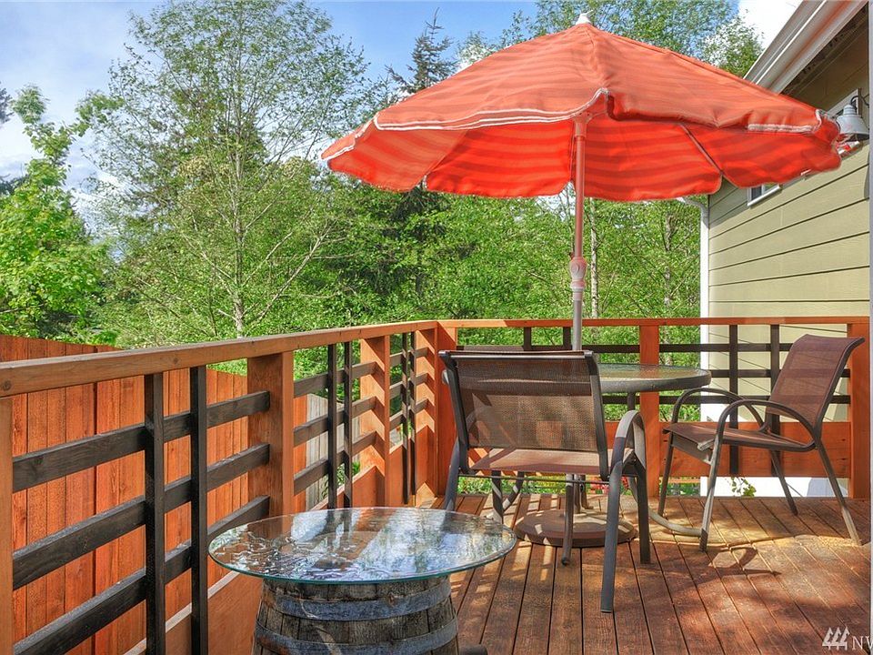 2nd image of 1375 NE Gilmax Ln