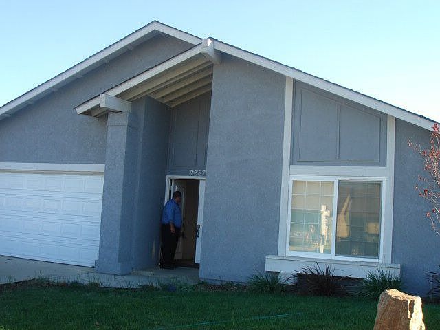 FRONT OF HOUSE