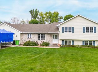 8885 Jacquis Rd, Winneconne, WI 54986