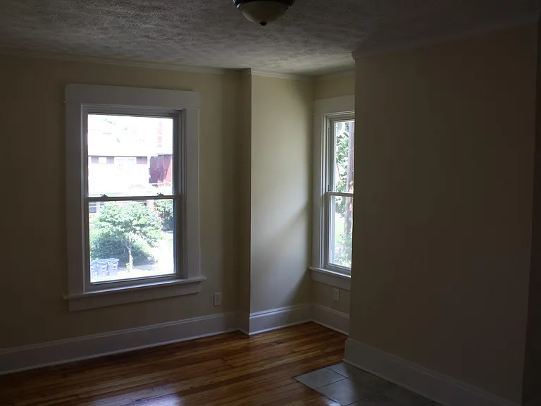 2394 Summit St — Photo 6