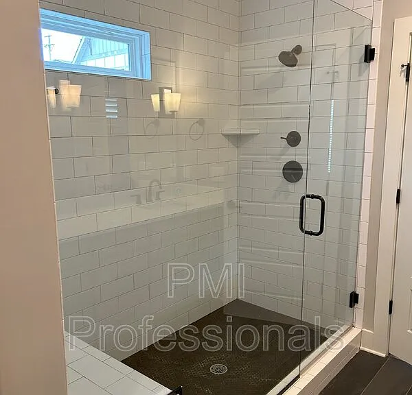 111 Creighton Ave #B — Photo 6