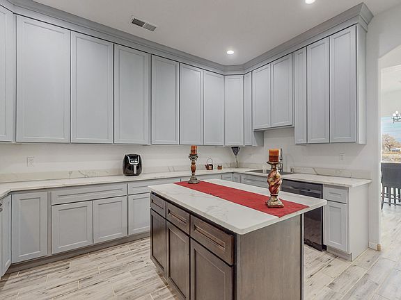 5th image of 14 Honeyfield Ln