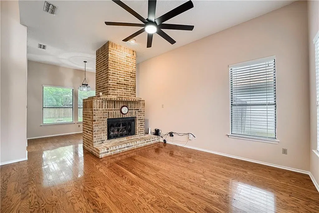 2220 Logan Dr — Photo 4