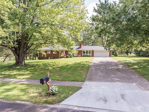 2nd image of 204 La Somme Dr