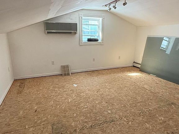 3rd image of 1140 Hampton St