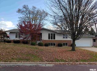 6428 N Greenmont Rd, Peoria, IL 61614