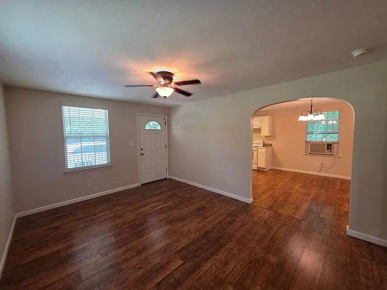 5142 Regalo Dr — Photo 2