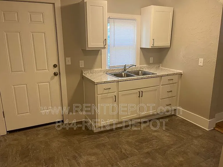510 E Franklin St — Photo 5