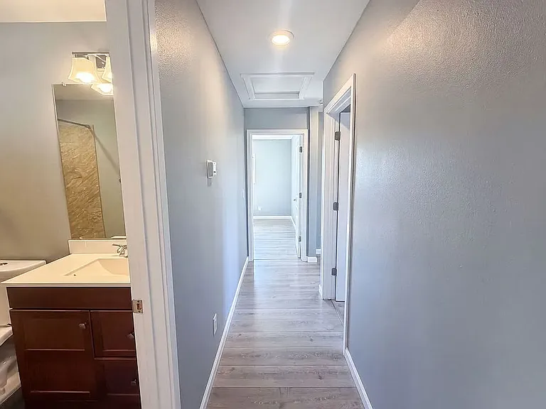 1140 Edmonton Dr — Photo 2