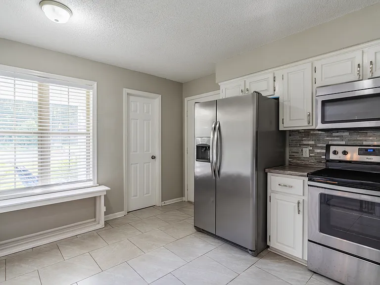 42 Jessica Ct — Photo 5